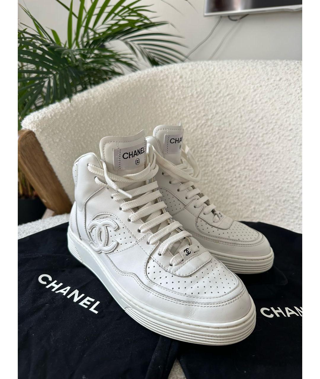 CHANEL Белые кожаные кроссовки, фото 3