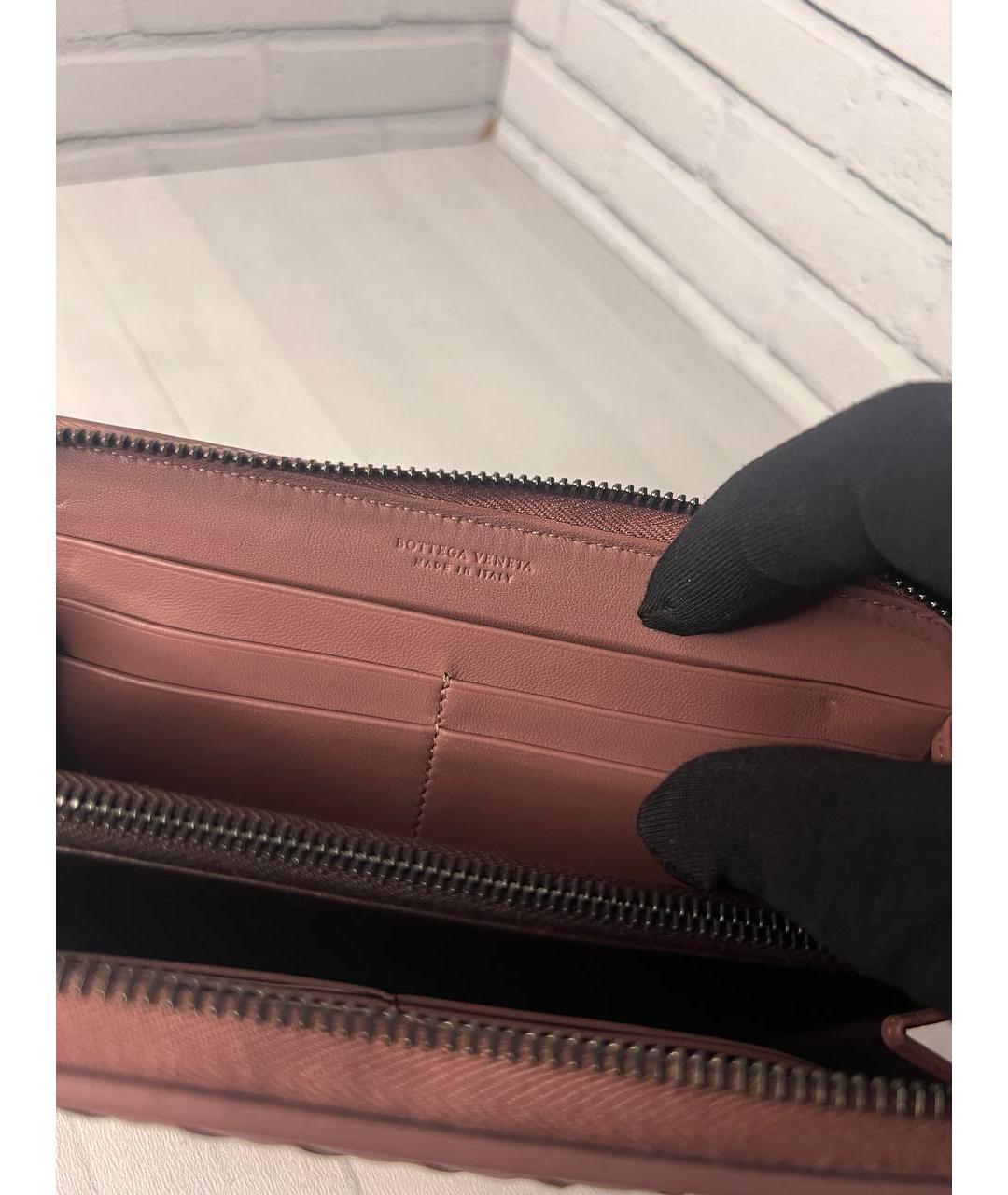 BOTTEGA VENETA Коралловый кожаный кошелек, фото 6