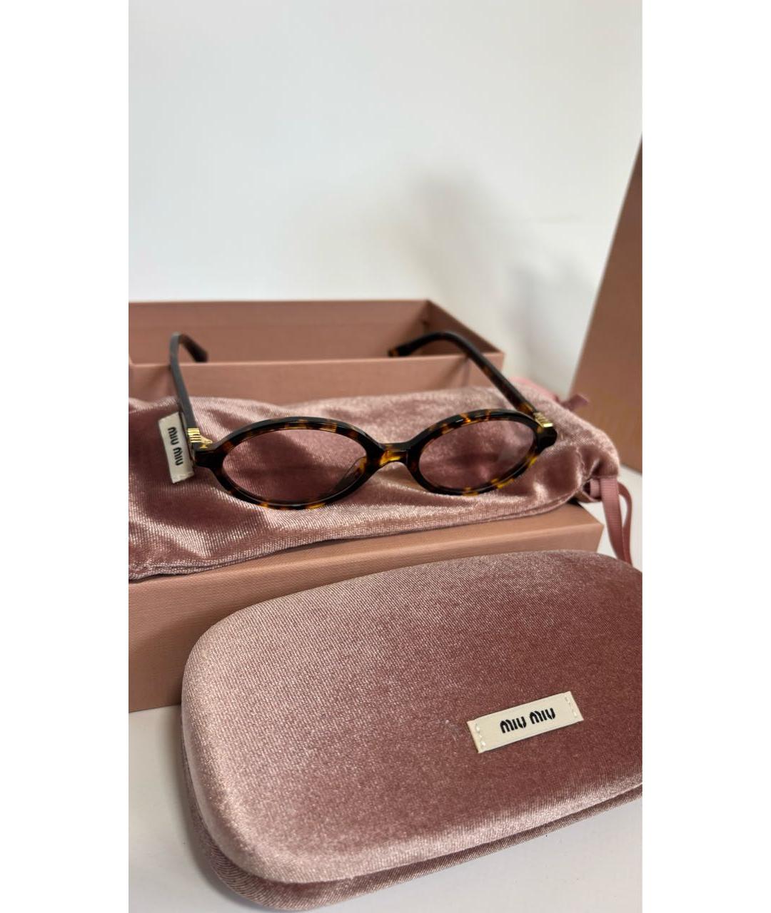 MIU MIU Коричневые пластиковые солнцезащитные очки, фото 7