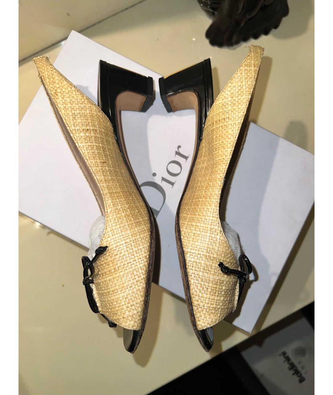 FENDI Бежевые кожаные лодочки на низком каблуке, фото 8