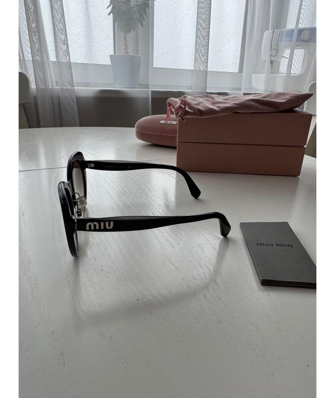 MIU MIU Черные пластиковые солнцезащитные очки, фото 2