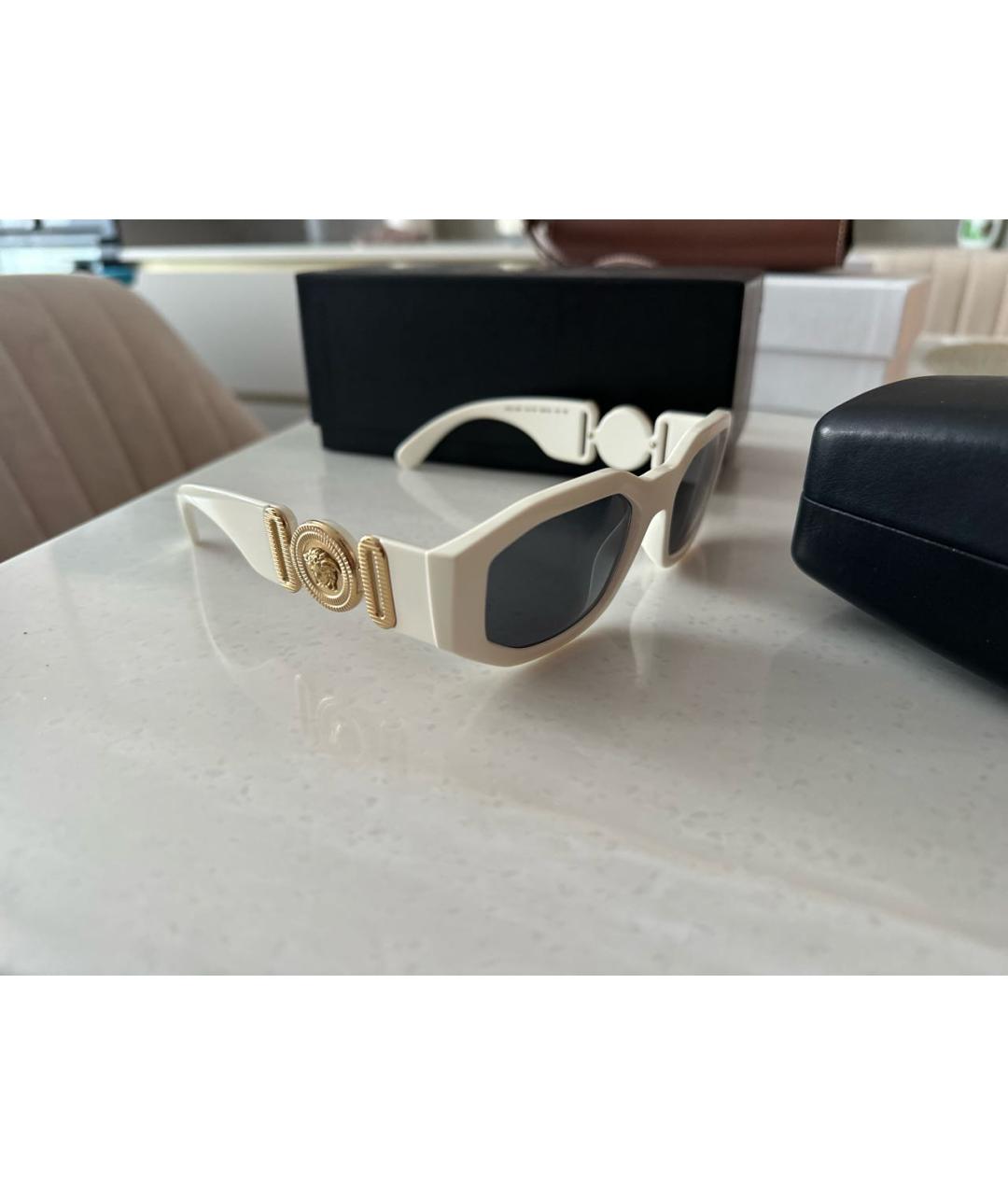 VERSACE Белые пластиковые солнцезащитные очки, фото 2
