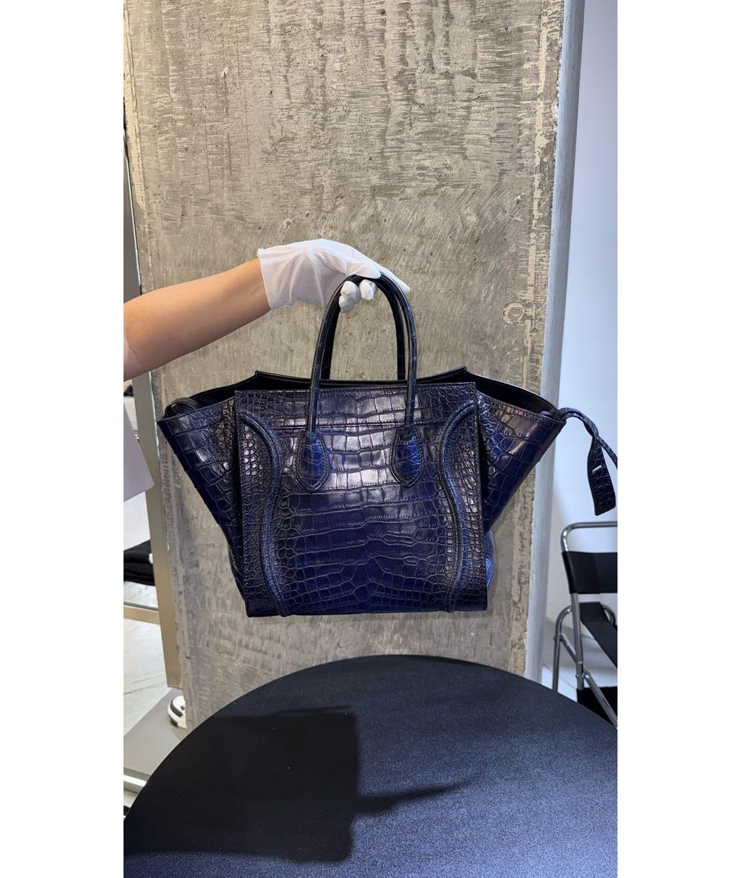 CELINE Темно-синяя сумка с короткими ручками из экзотической кожи, фото 3