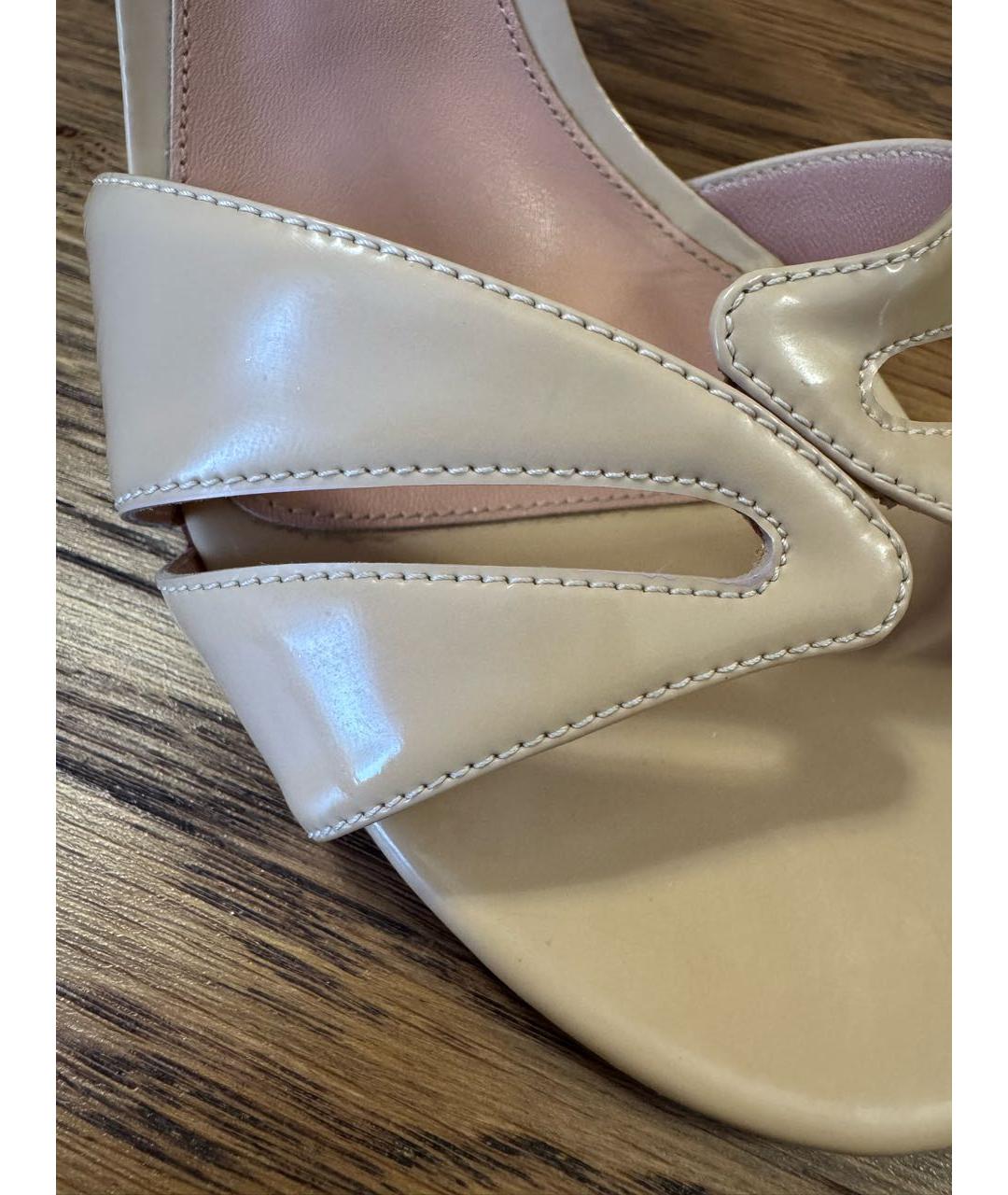 GIANVITO ROSSI Бежевые босоножки из лакированной кожи, фото 8