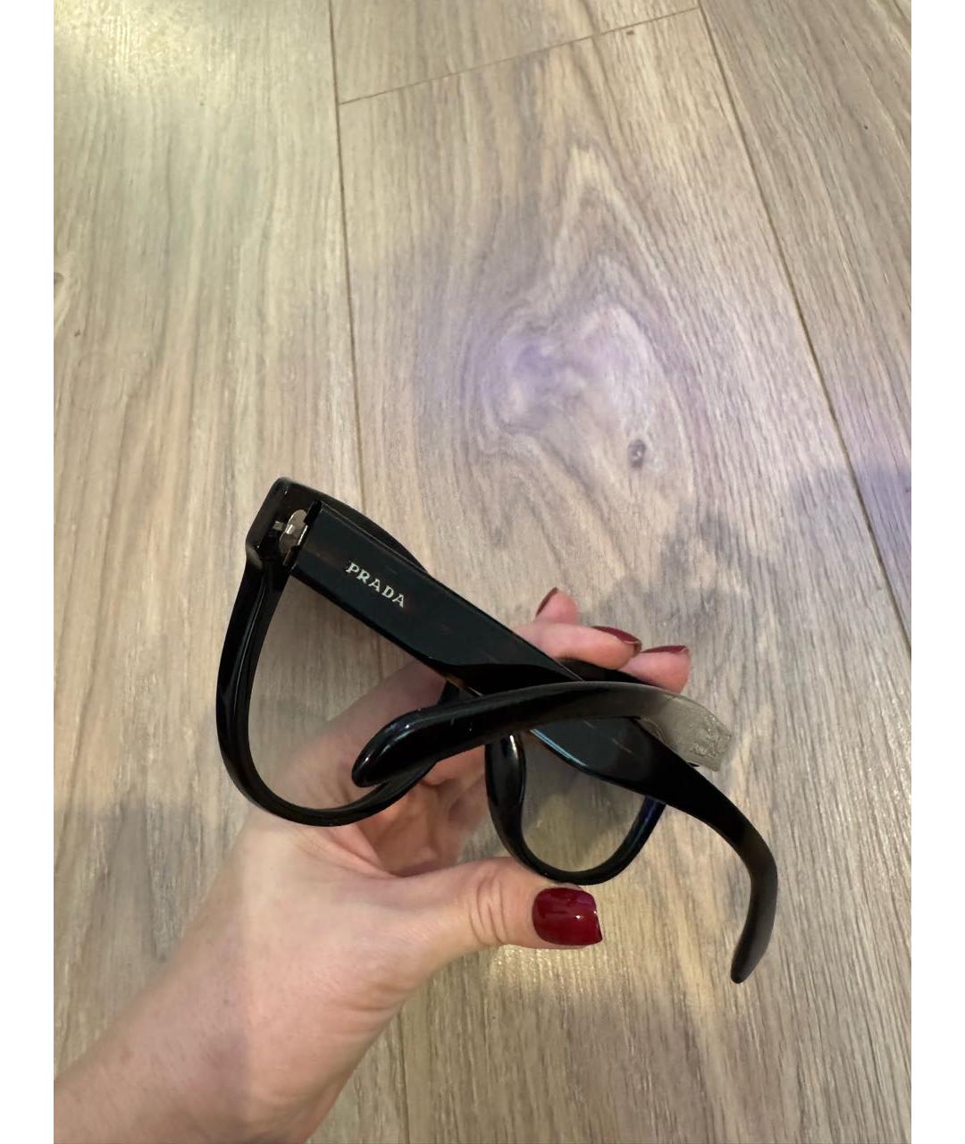 PRADA Черные пластиковые солнцезащитные очки, фото 4