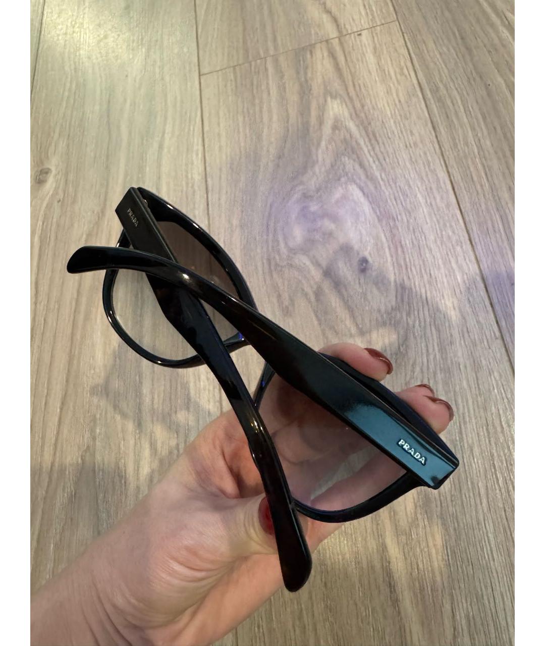 PRADA Черные пластиковые солнцезащитные очки, фото 3