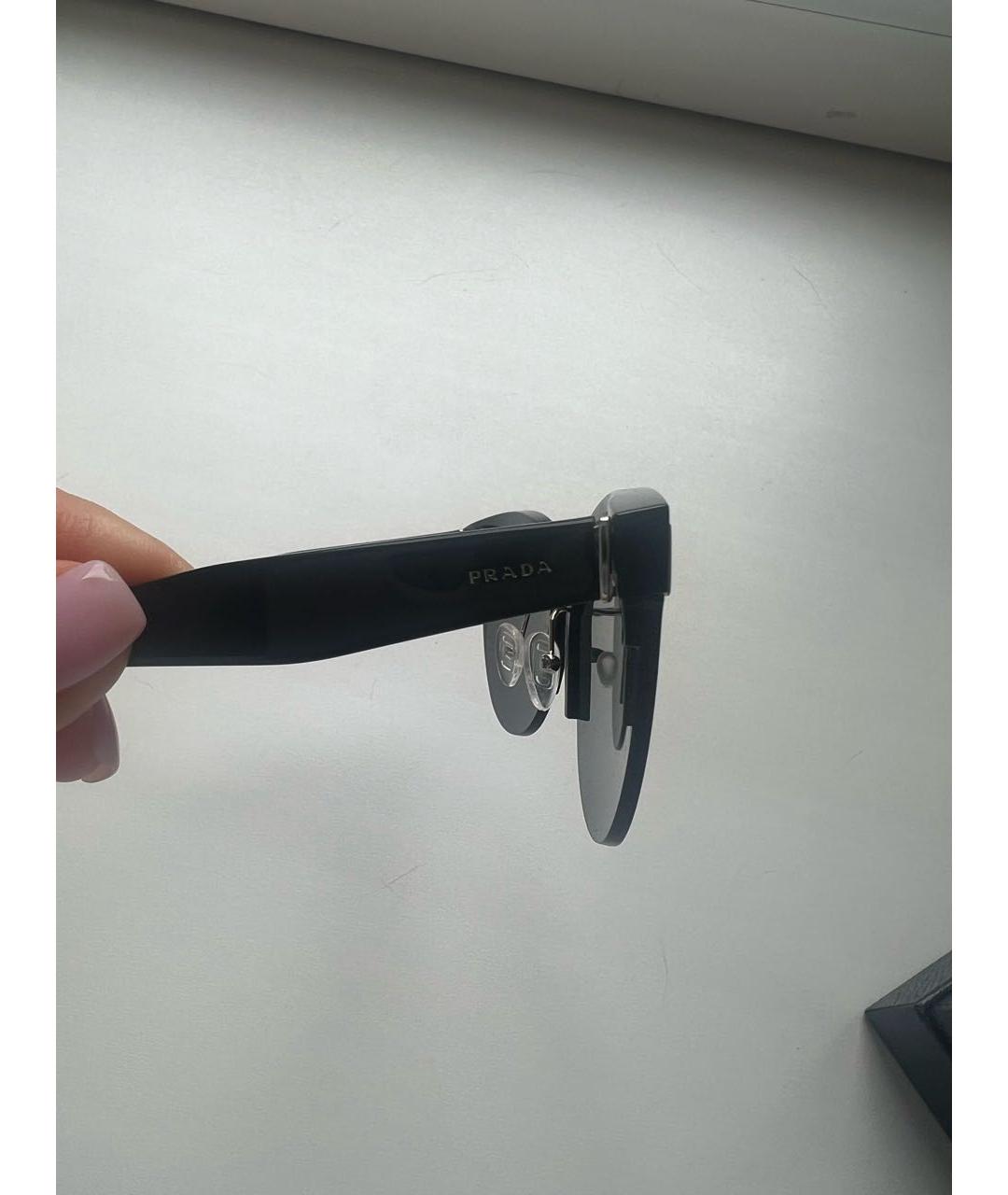PRADA Черные пластиковые солнцезащитные очки, фото 2