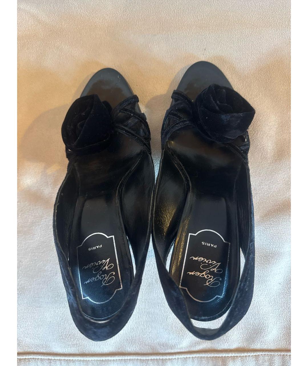ROGER VIVIER Черные бархатные босоножки, фото 3