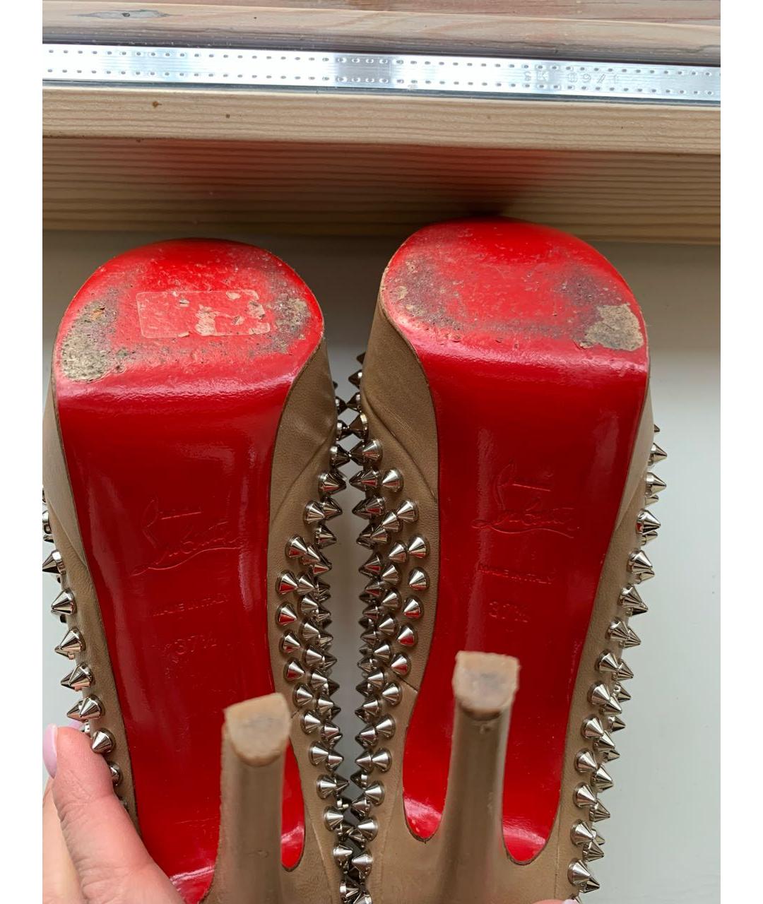 CHRISTIAN LOUBOUTIN Бежевые кожаные туфли, фото 5