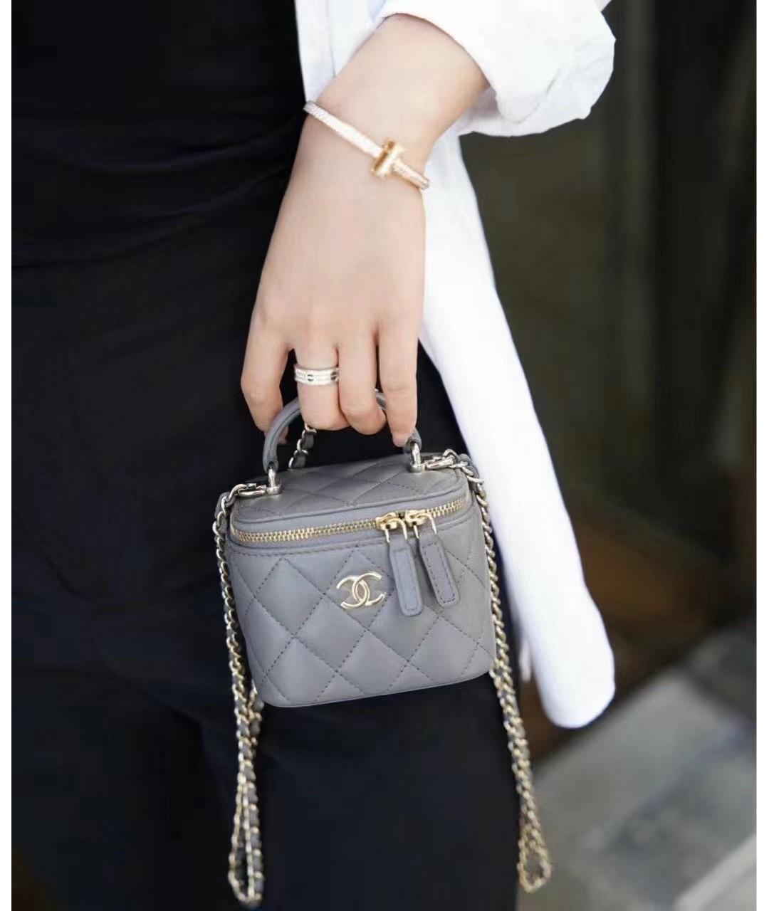 CHANEL Серая кожаная сумка с короткими ручками, фото 8