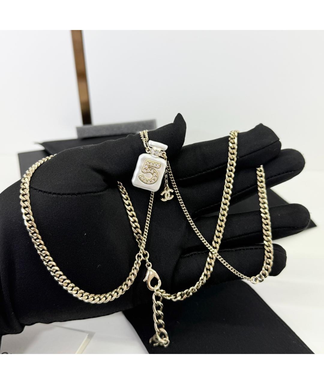CHANEL Белая подвеска, фото 3