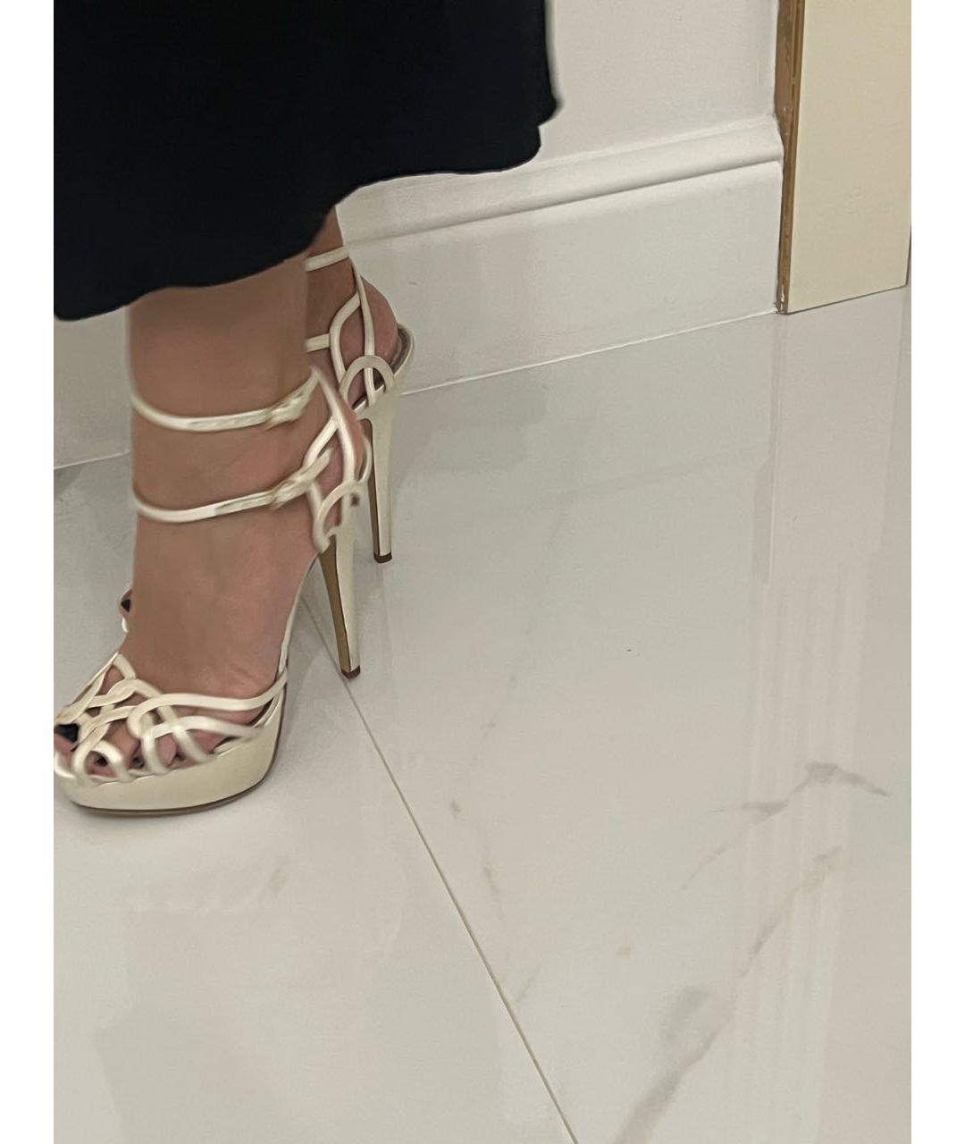 CHARLOTTE OLYMPIA Белые текстильные босоножки, фото 6