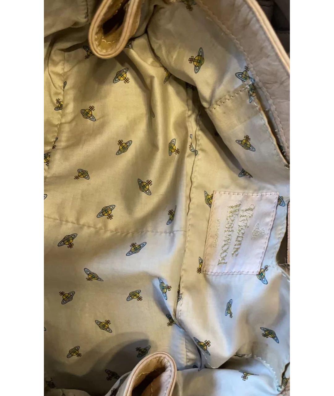 VIVIENNE WESTWOOD Бежевая сумка с короткими ручками из лакированной кожи, фото 6