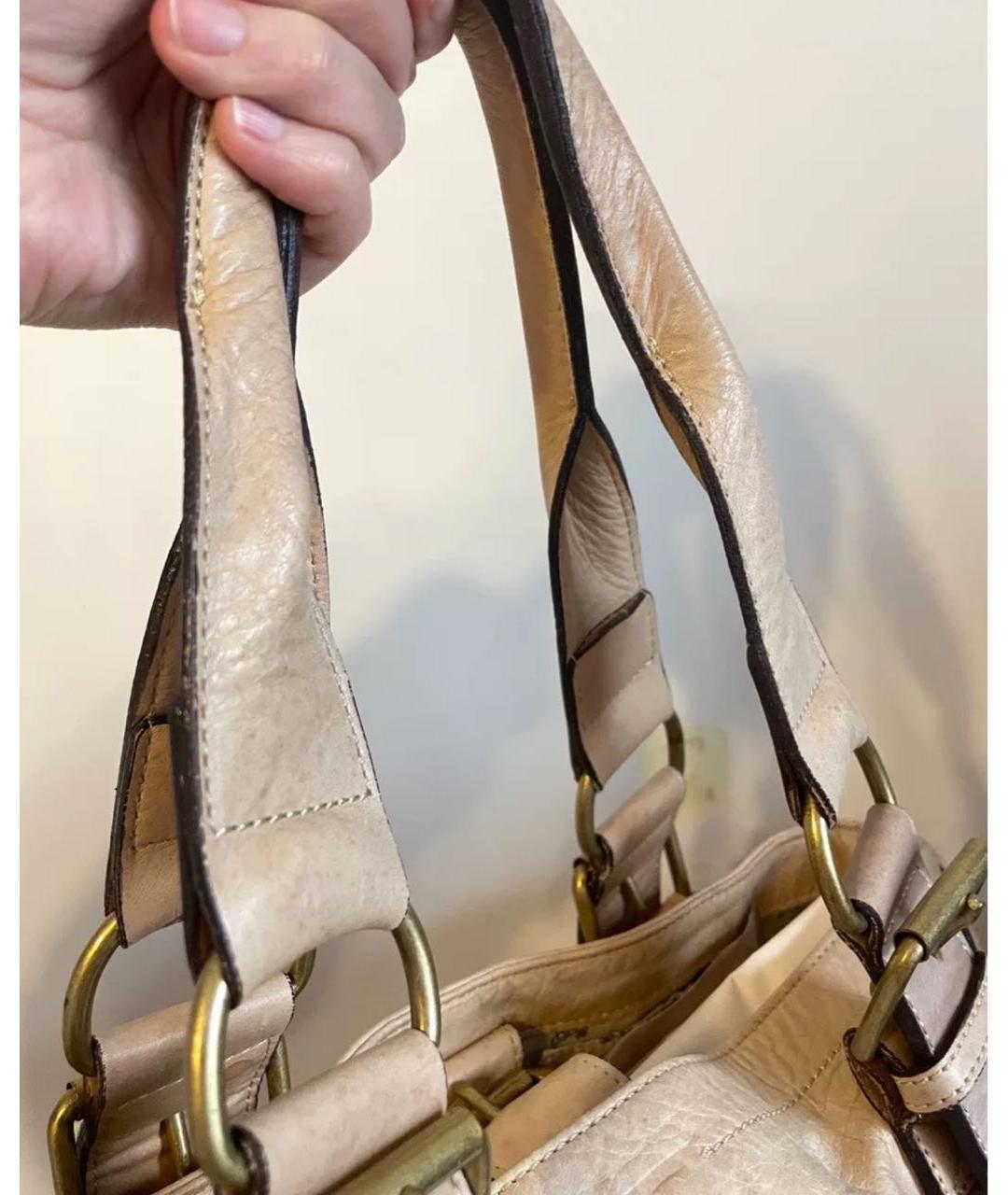 VIVIENNE WESTWOOD Бежевая сумка с короткими ручками из лакированной кожи, фото 5