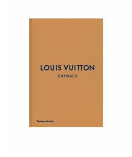 THAMES & HUDSON Книга