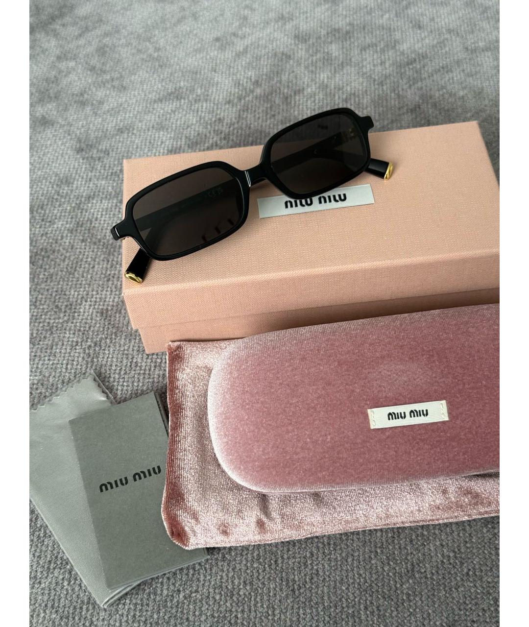 MIU MIU Черные пластиковые солнцезащитные очки, фото 2