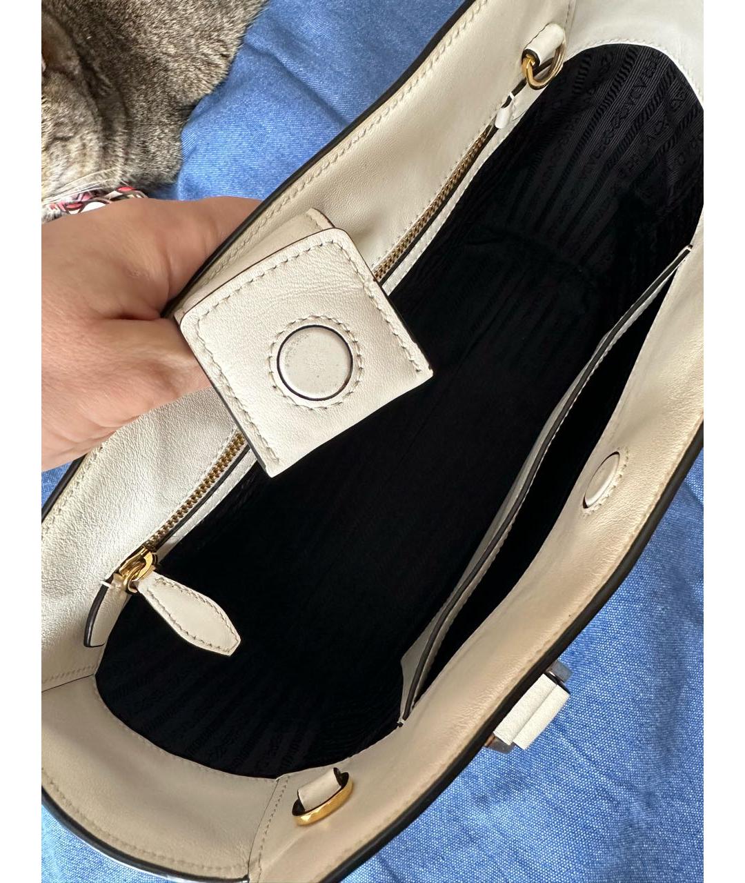 PRADA Белая кожаная сумка с короткими ручками, фото 3