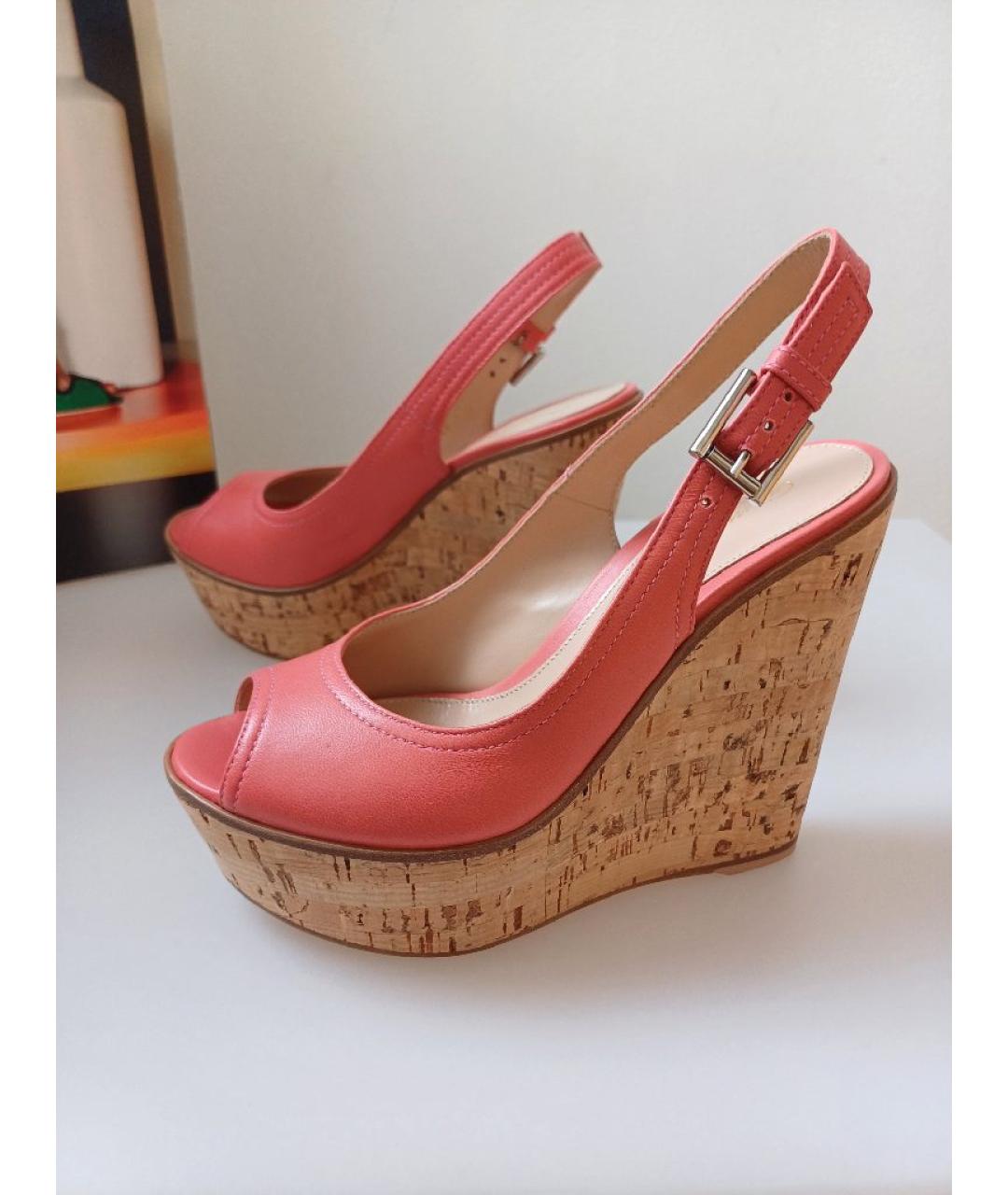 GIANVITO ROSSI Коралловые кожаные босоножки, фото 3