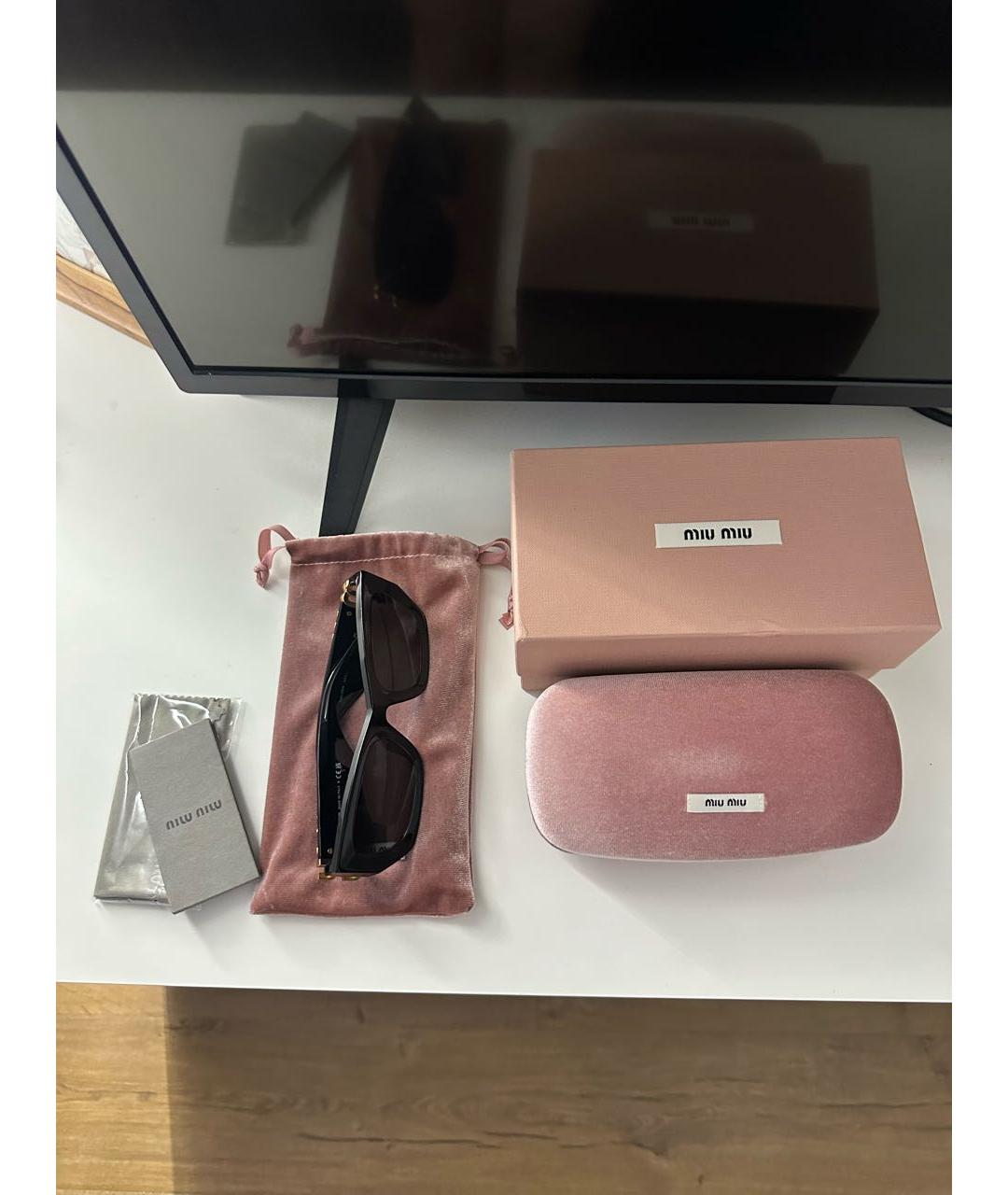 MIU MIU Черные пластиковые солнцезащитные очки, фото 4
