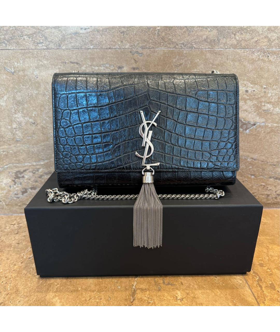 SAINT LAURENT Черная сумка через плечо из лакированной кожи, фото 6