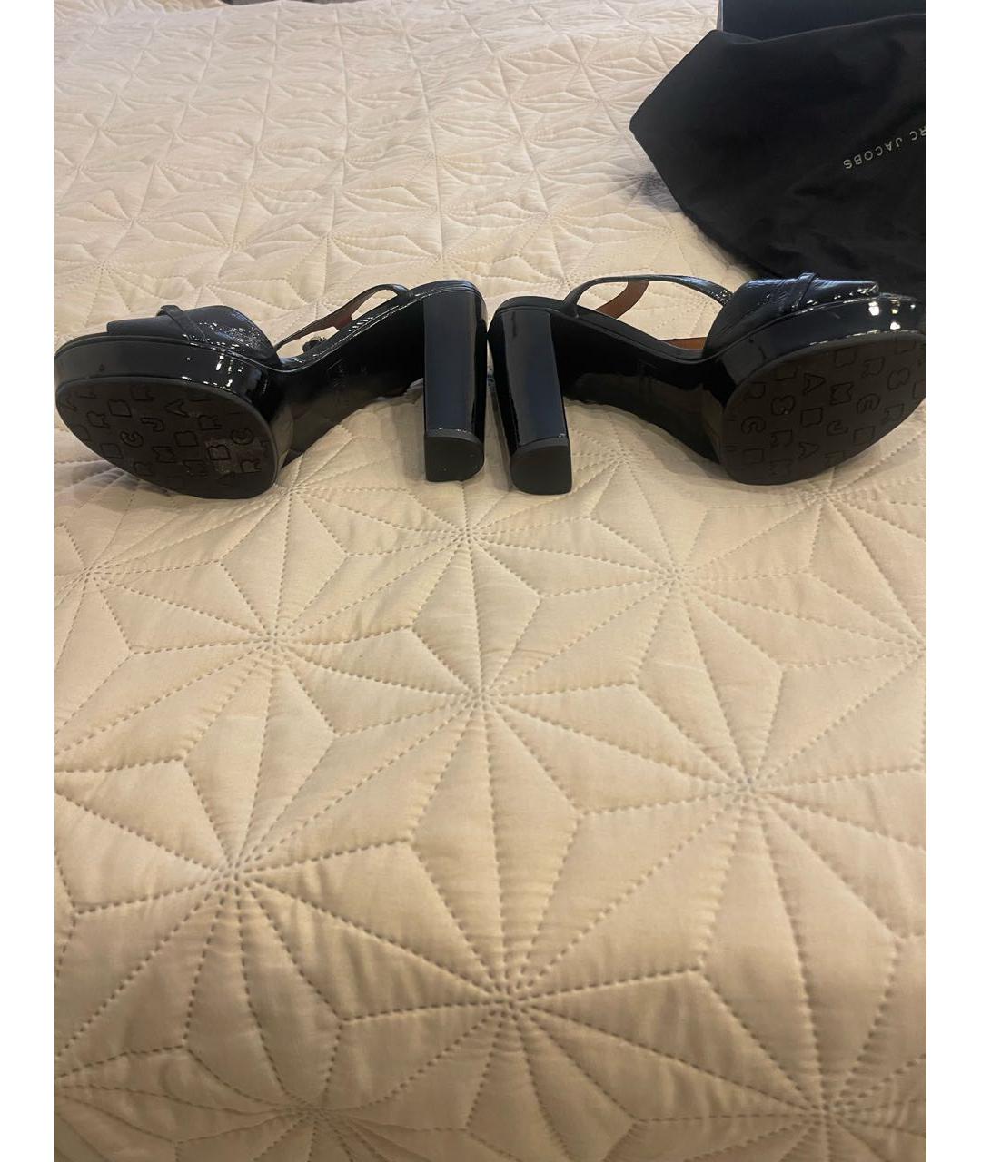 MARC JACOBS Черные босоножки из лакированной кожи, фото 5