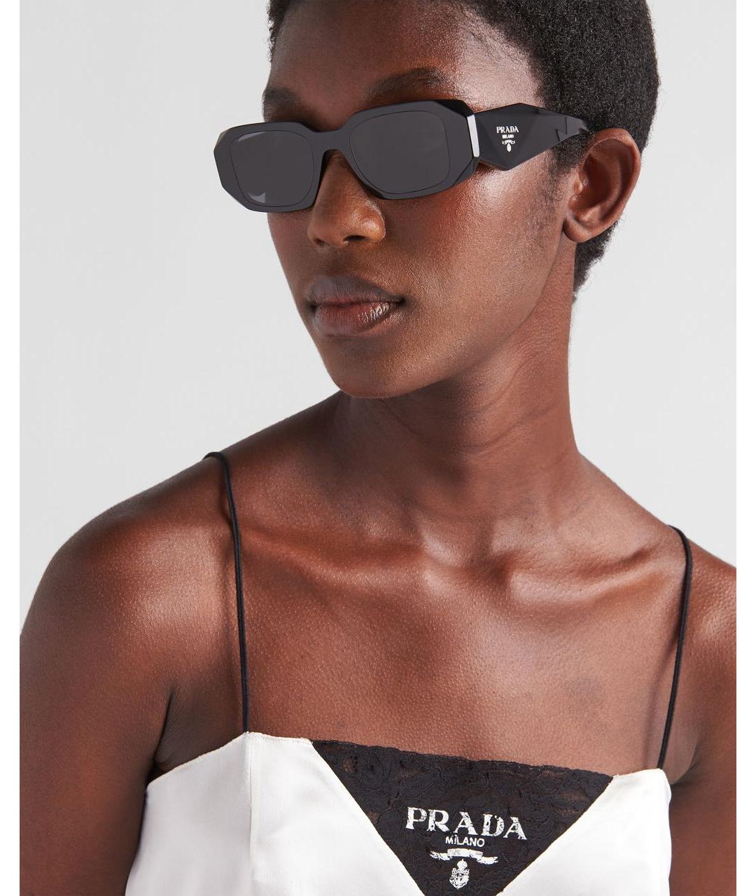 PRADA Черные пластиковые солнцезащитные очки, фото 2