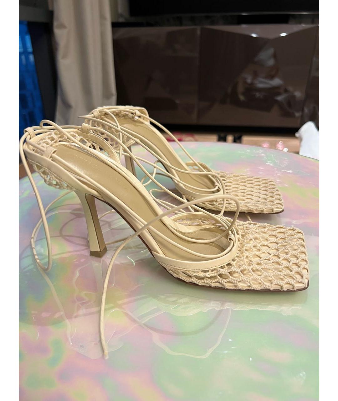 BOTTEGA VENETA Бежевые текстильные босоножки, фото 2