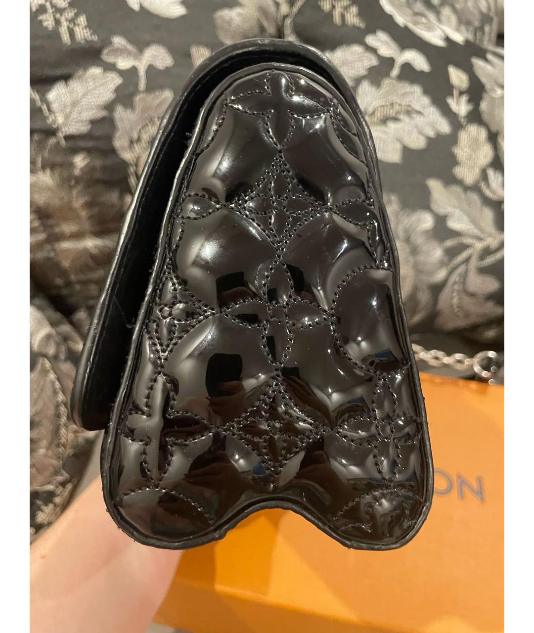 LOUIS VUITTON Черная сумка через плечо из лакированной кожи, фото 2