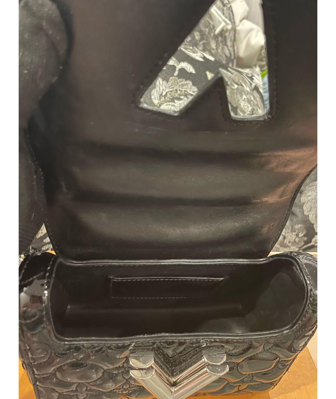 LOUIS VUITTON Черная сумка через плечо из лакированной кожи, фото 4