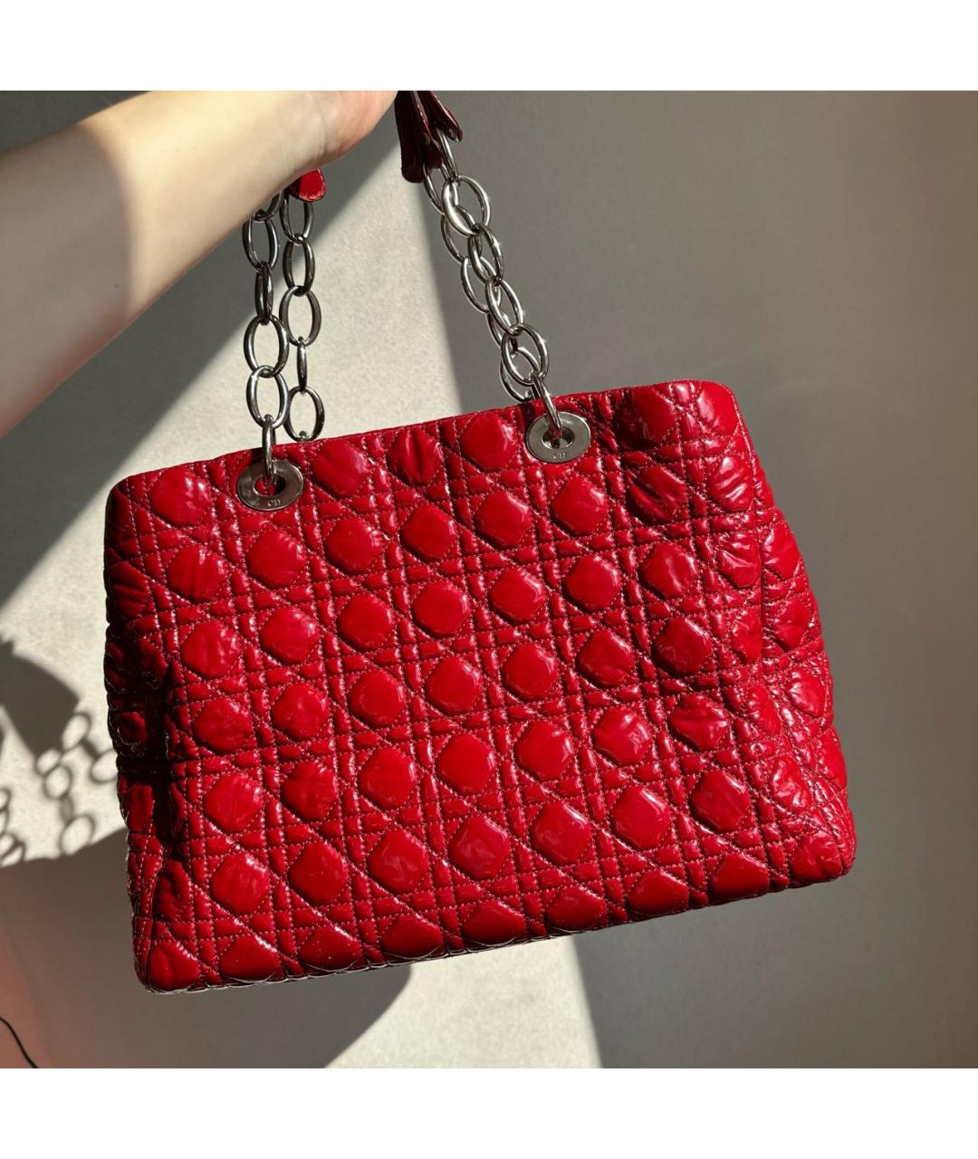 CHRISTIAN DIOR Красная сумка с короткими ручками из лакированной кожи, фото 3