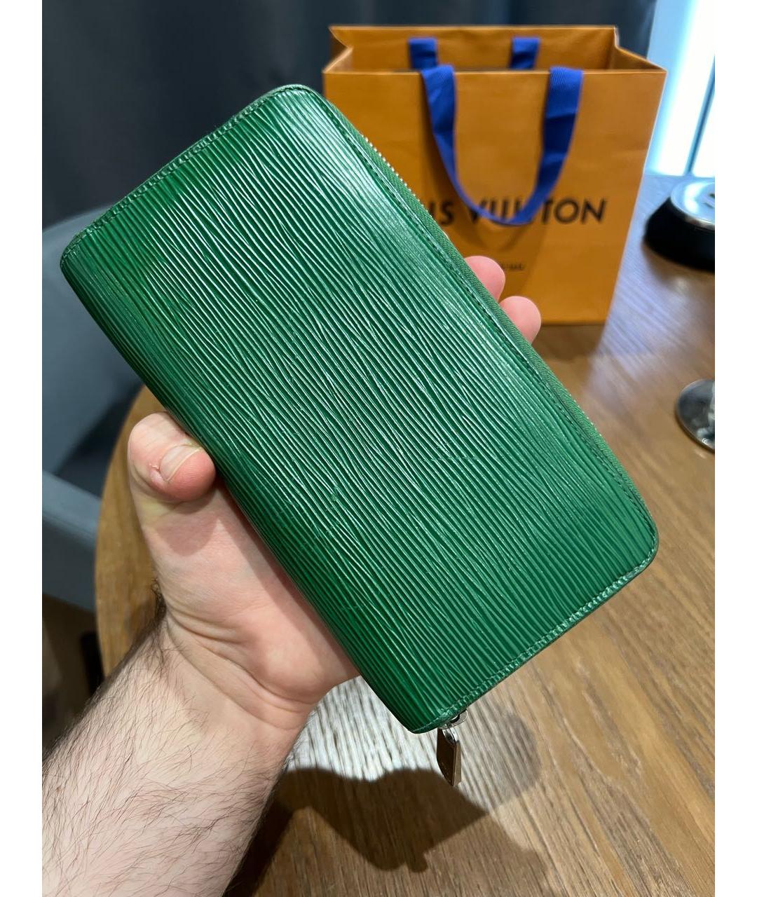 LOUIS VUITTON Зеленый кожаный кошелек, фото 5