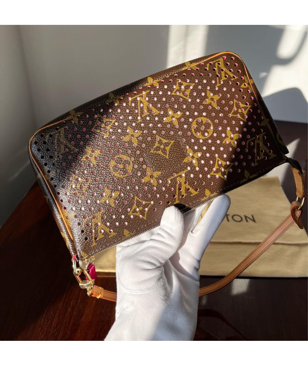 LOUIS VUITTON Коричневая кожаная сумка с короткими ручками, фото 3