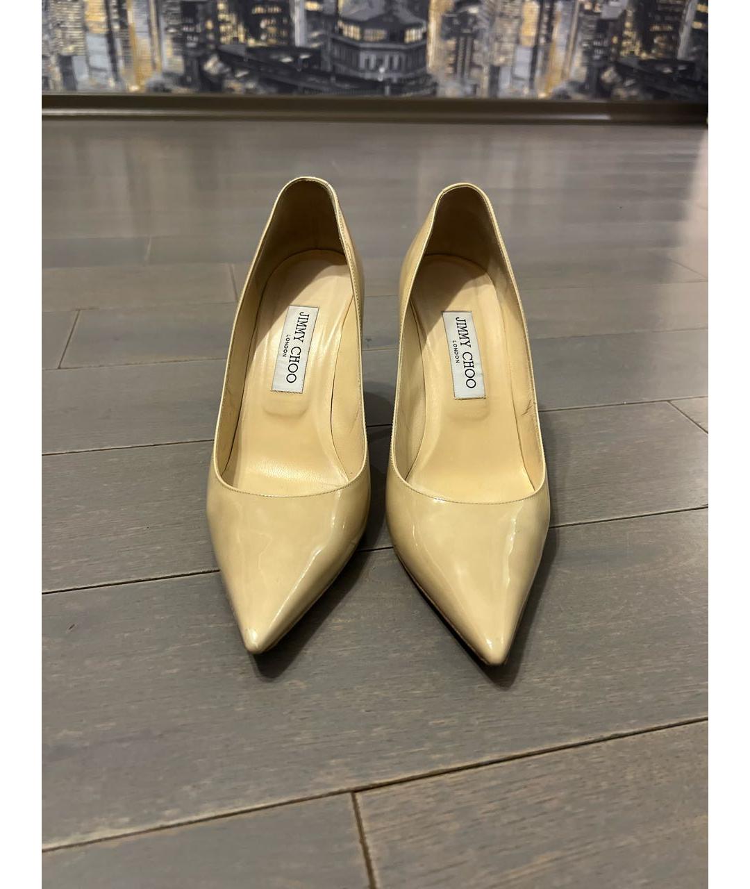 JIMMY CHOO Бежевые туфли из лакированной кожи, фото 2