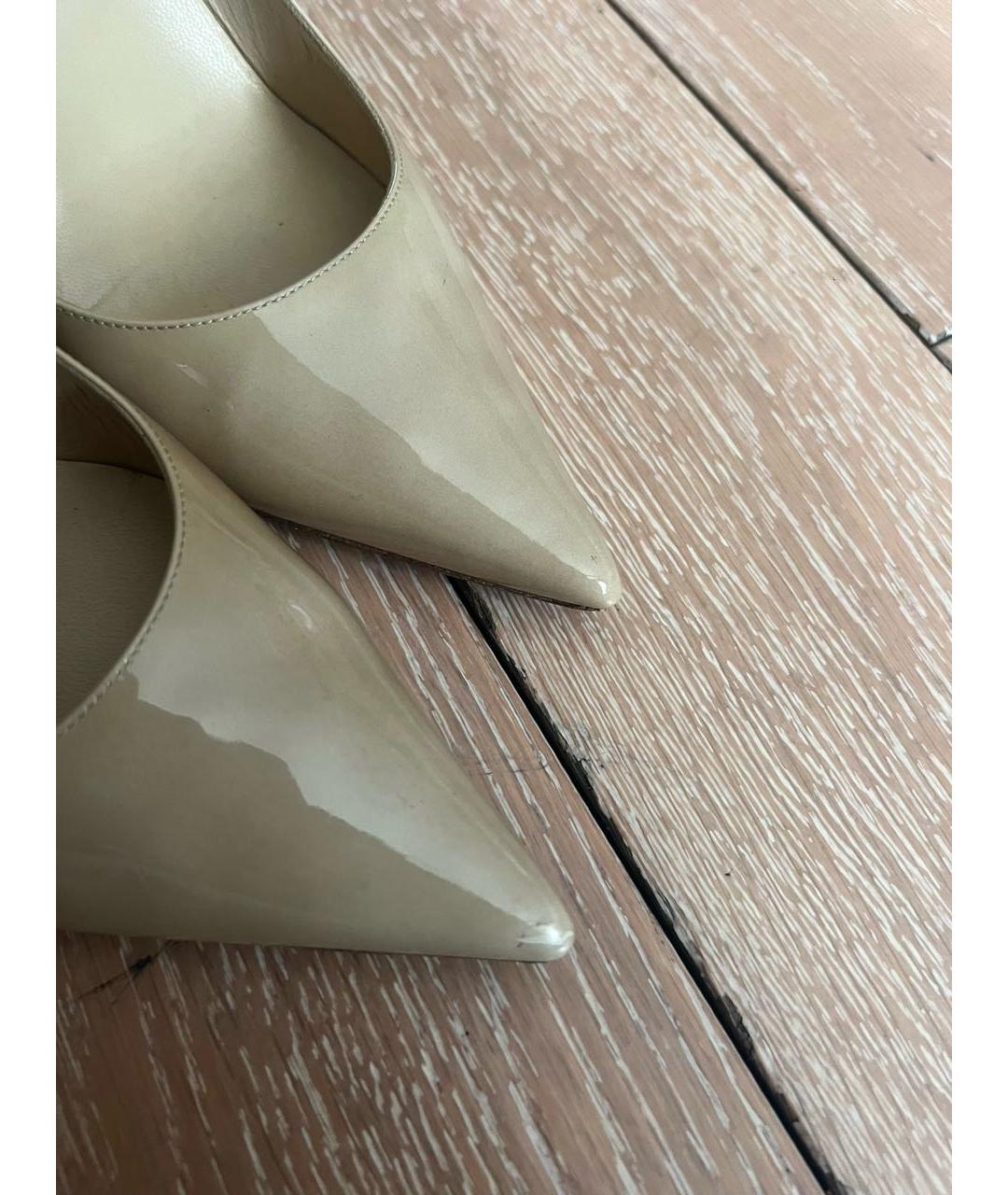 JIMMY CHOO Бежевые туфли из лакированной кожи, фото 5
