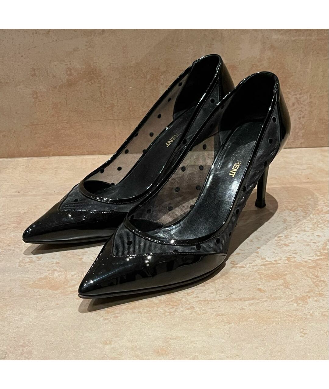 SAINT LAURENT Черные лодочки на низком каблуке из лакированной кожи, фото 2