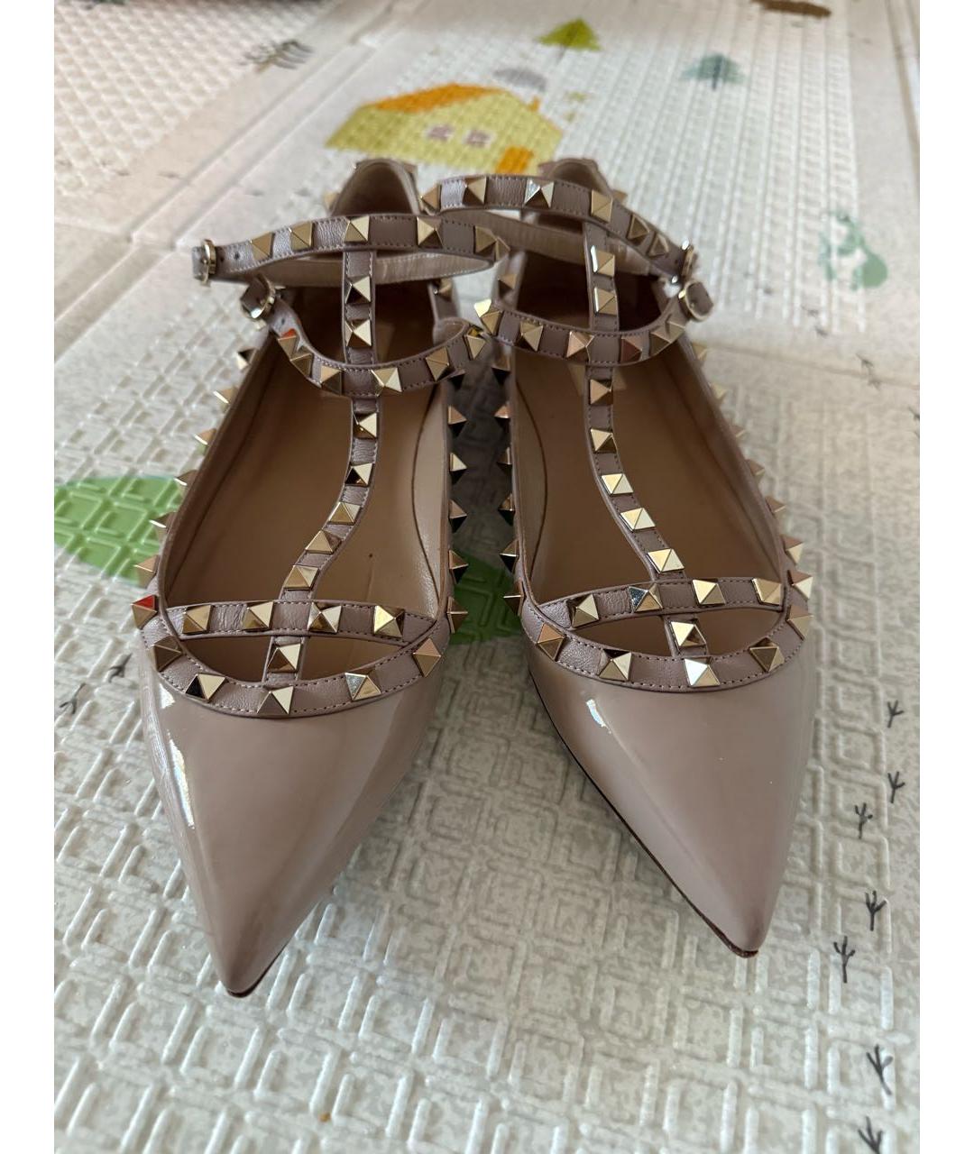 VALENTINO Бежевые балетки из лакированной кожи, фото 3