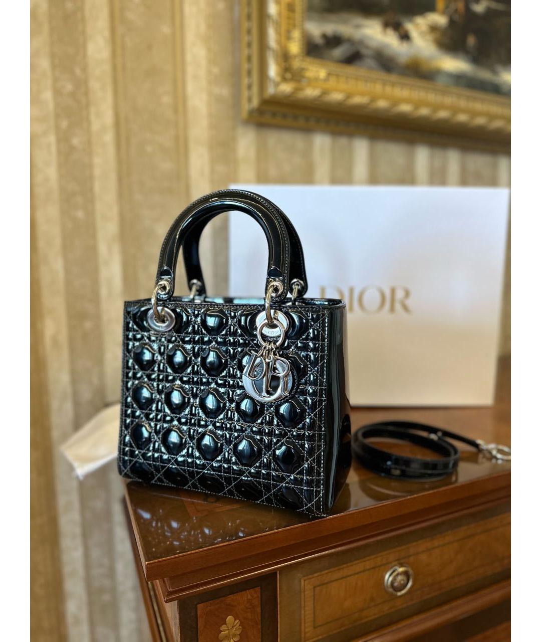 CHRISTIAN DIOR Черная сумка с короткими ручками из лакированной кожи, фото 4
