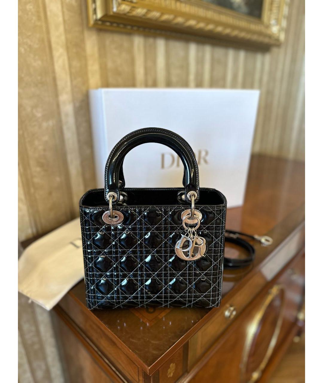 CHRISTIAN DIOR Черная сумка с короткими ручками из лакированной кожи, фото 5