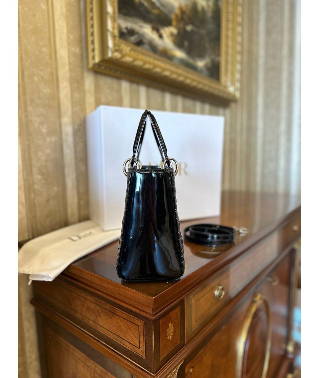 CHRISTIAN DIOR Черная сумка с короткими ручками из лакированной кожи, фото 6