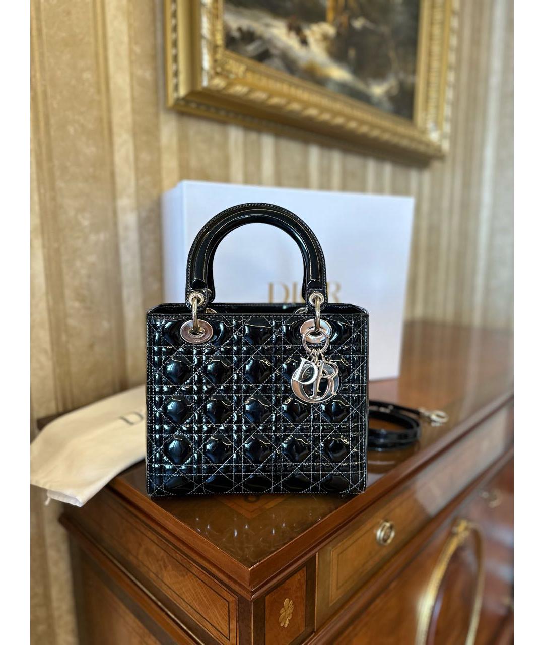 CHRISTIAN DIOR Черная сумка с короткими ручками из лакированной кожи, фото 2