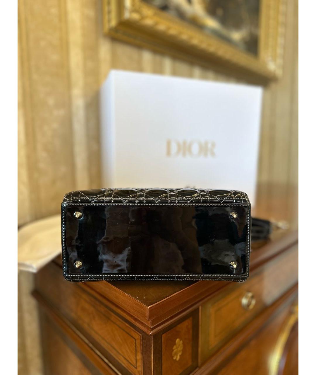 CHRISTIAN DIOR Черная сумка с короткими ручками из лакированной кожи, фото 8