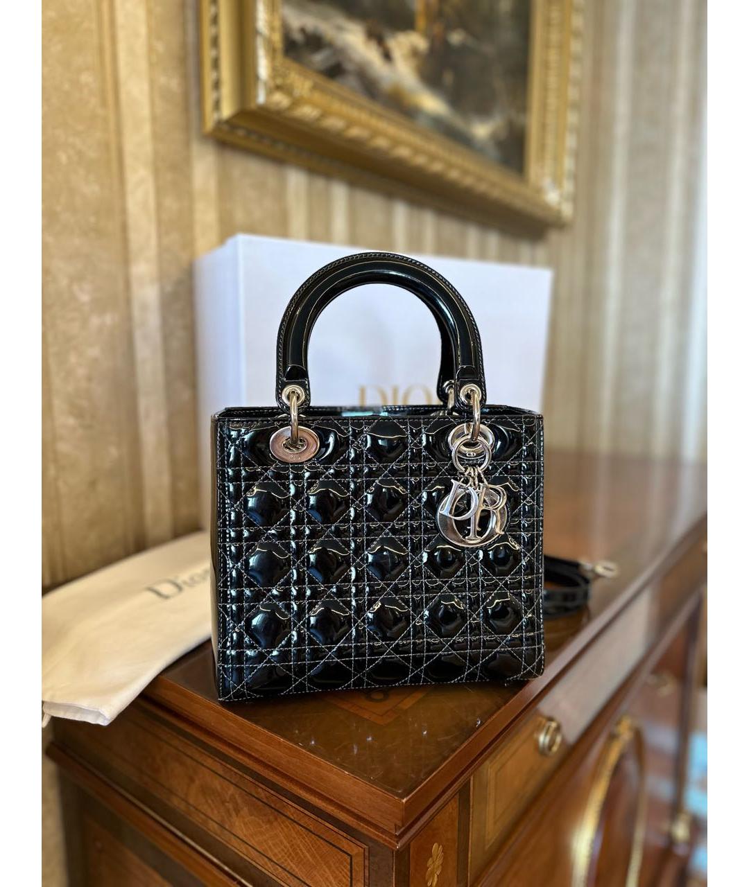 CHRISTIAN DIOR Черная сумка с короткими ручками из лакированной кожи, фото 3