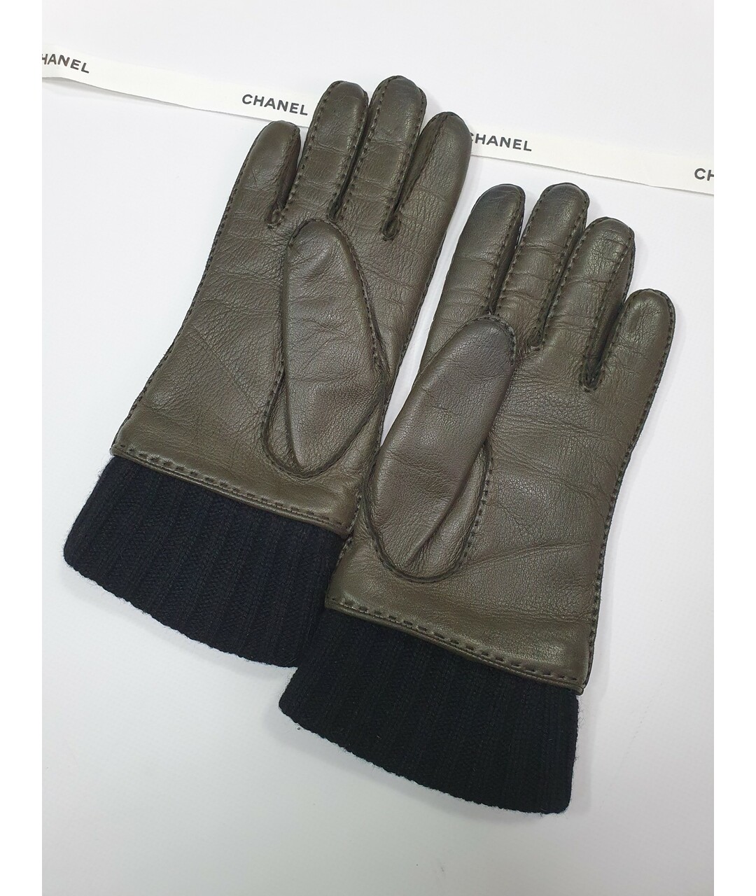 CHANEL PRE-OWNED Зеленые кожаные перчатки, фото 2