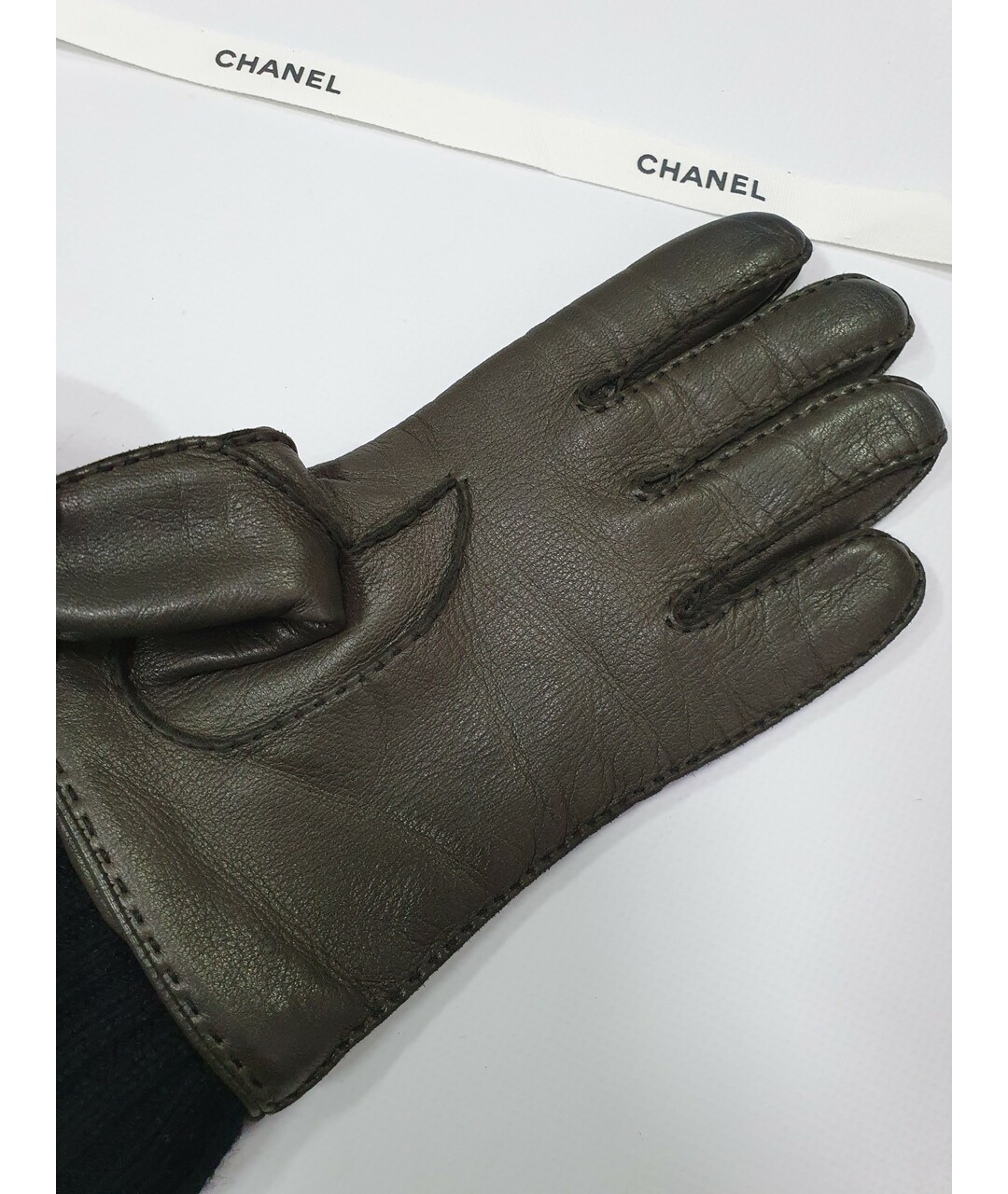 CHANEL PRE-OWNED Зеленые кожаные перчатки, фото 5