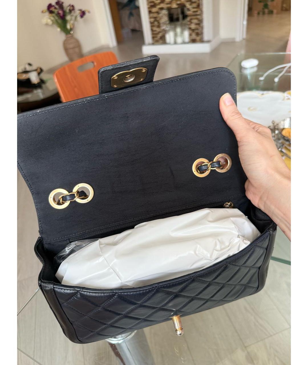 CHANEL Темно-синяя кожаная сумка через плечо, фото 3