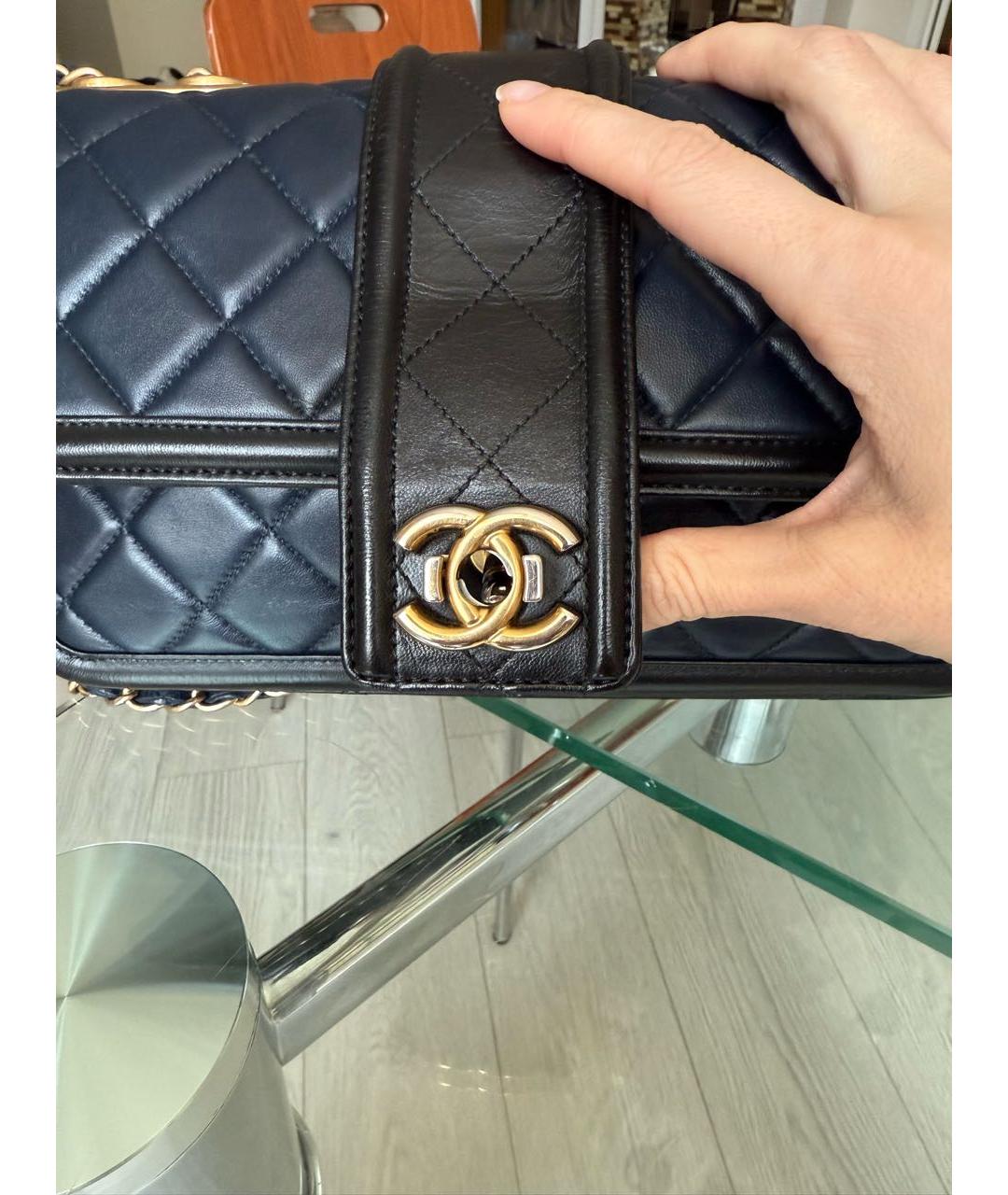 CHANEL Темно-синяя кожаная сумка через плечо, фото 2