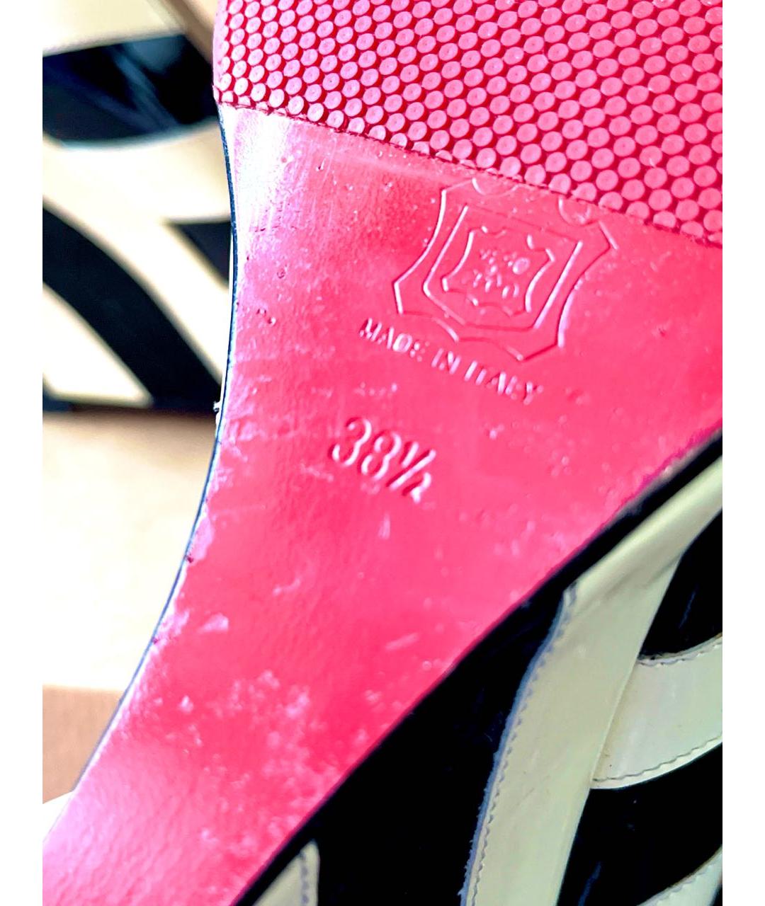 CHRISTIAN LOUBOUTIN Белые туфли из лакированной кожи, фото 6