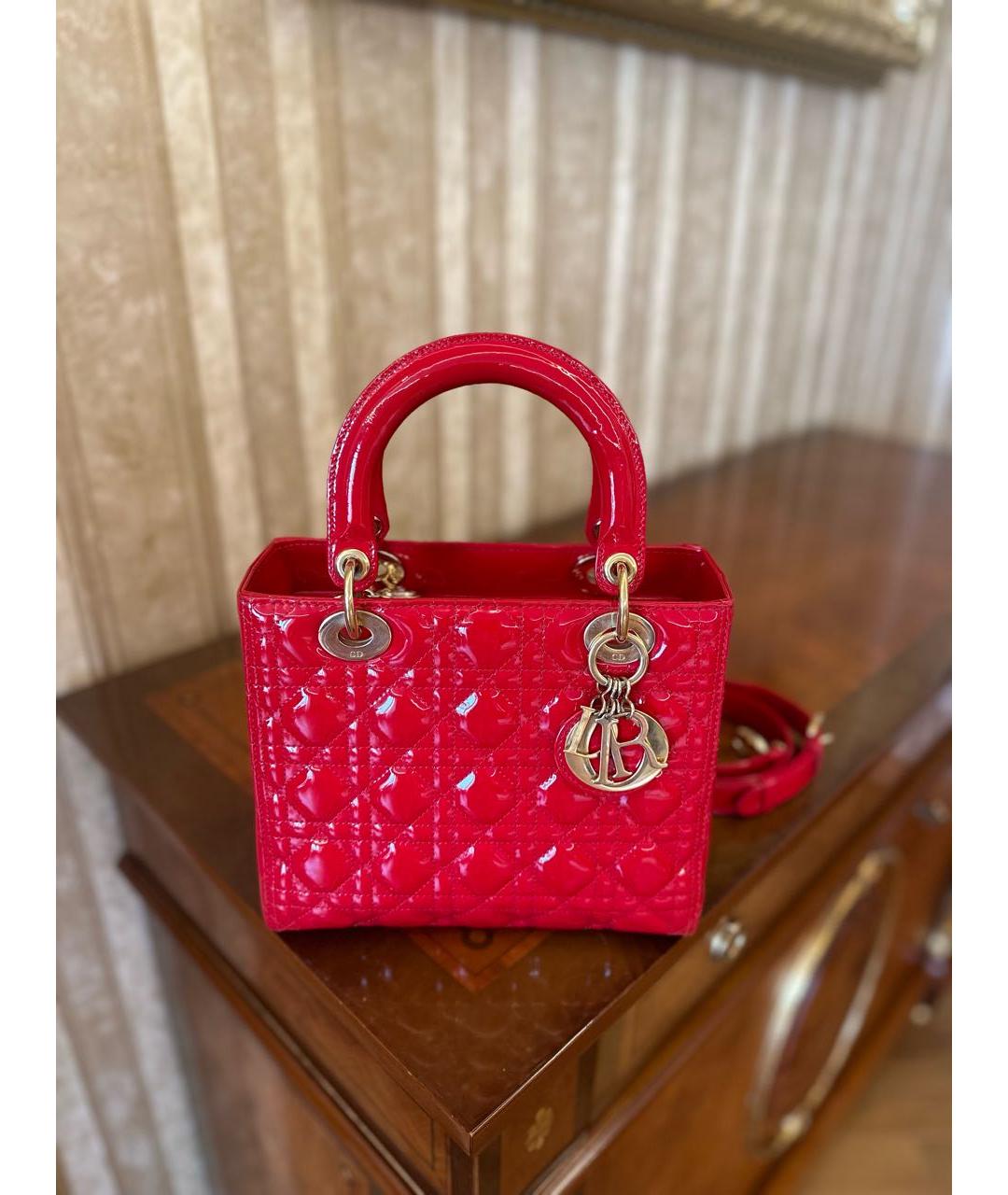 CHRISTIAN DIOR Красная сумка с короткими ручками из лакированной кожи, фото 5