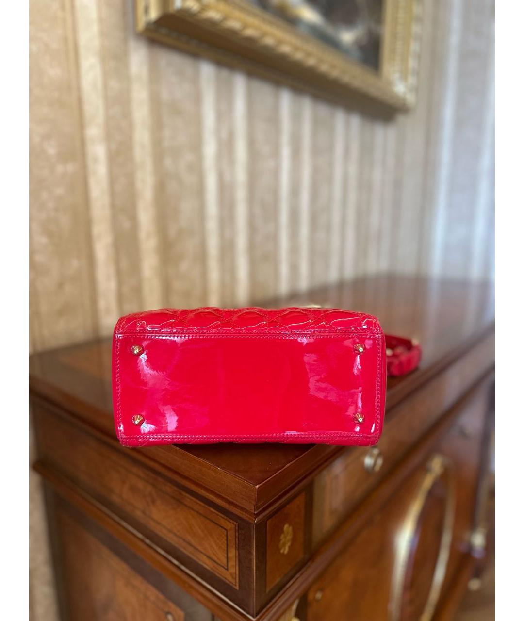CHRISTIAN DIOR Красная сумка с короткими ручками из лакированной кожи, фото 7