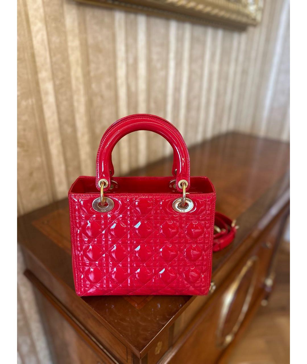 CHRISTIAN DIOR Красная сумка с короткими ручками из лакированной кожи, фото 6